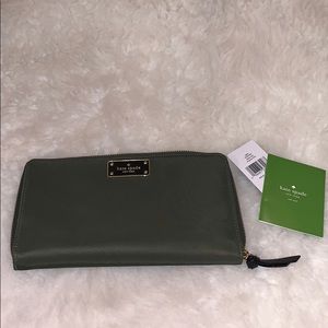 Kate spade travel wallet